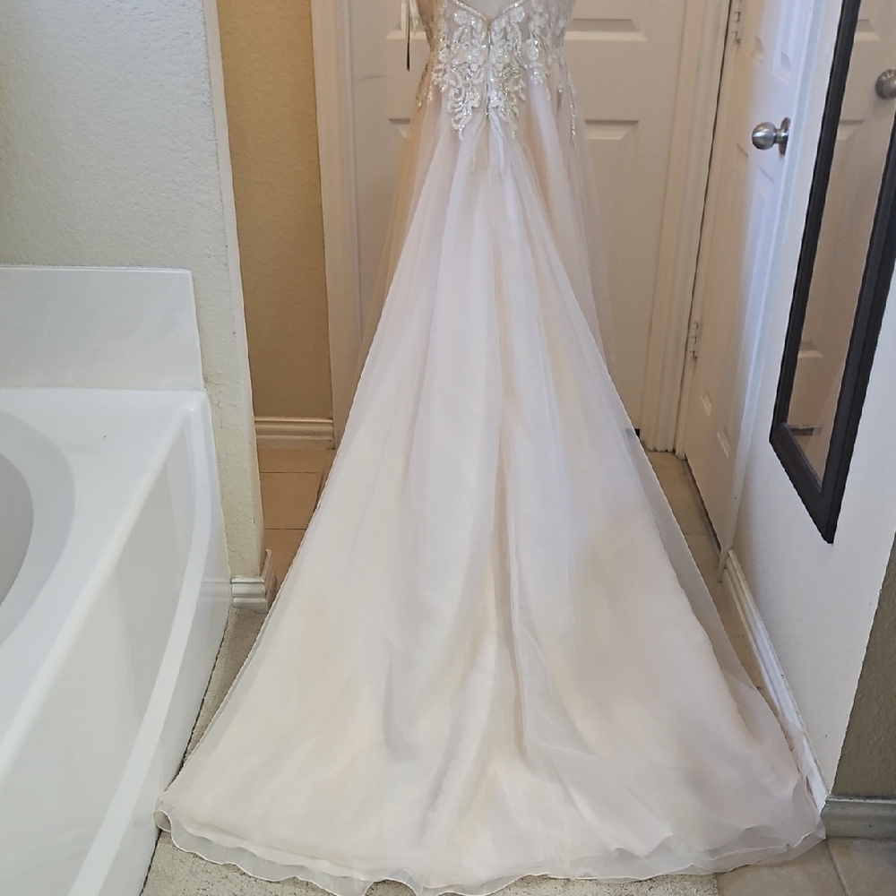 Galina Signature Elegant Beaded Plunging V  Wedding Dress Size 16W NWT - Picture 11 of 14